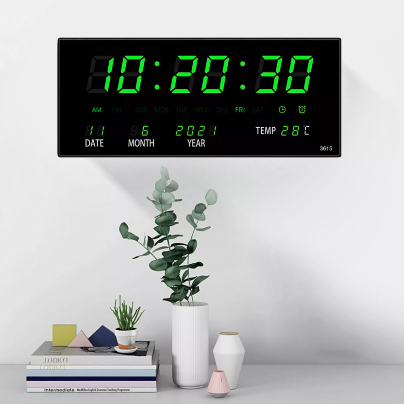 Moderni digitalni zidni sat s LED prikazom